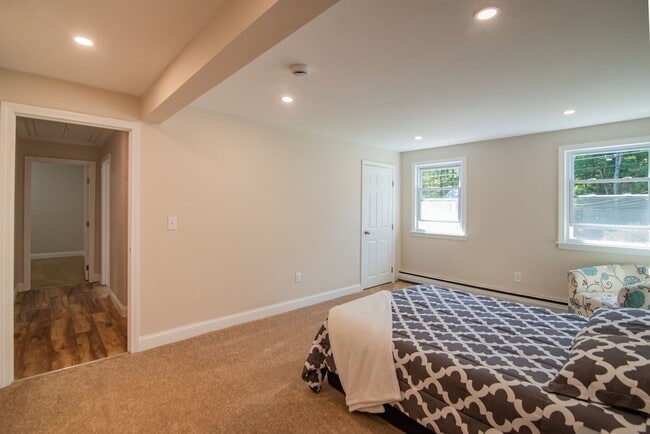 Building Photo - 11 Chatham St