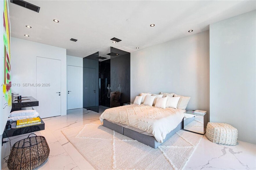 Building Photo - 650 NE 32nd St