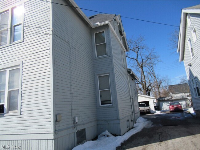 Building Photo - 67 Woodrow Ave