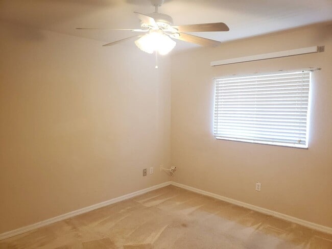Building Photo - Pool Home 3 Bedroom 2 Bath close to shoppi...