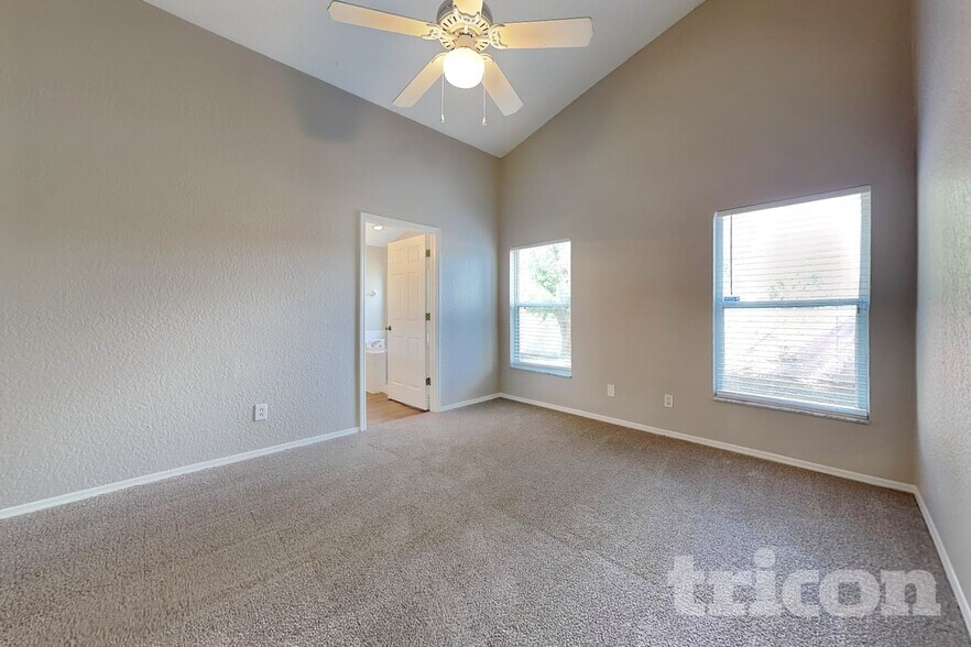 Building Photo - 1124 Vinetree Dr