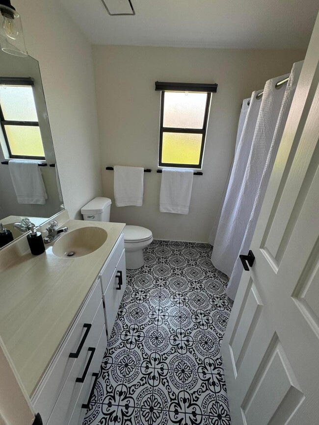 Building Photo - 2159 W Terrace Dr