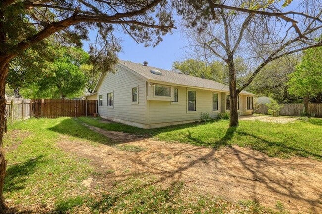 Building Photo - 2502 W Messick Loop