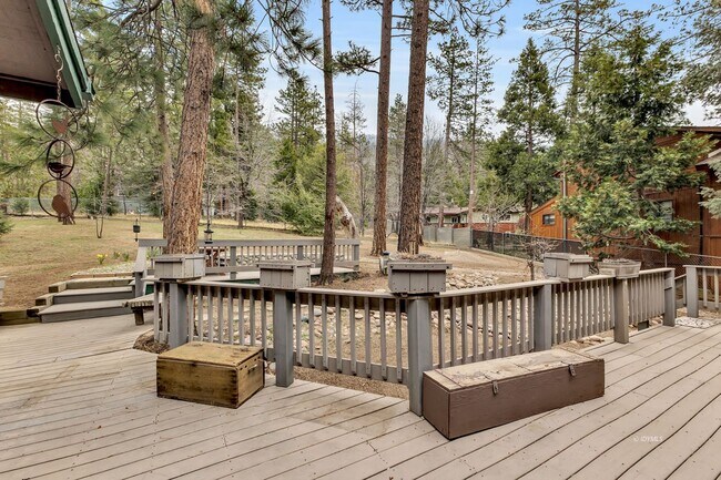 Building Photo - Mountain Lodge Home 1 Mile Away from the C...