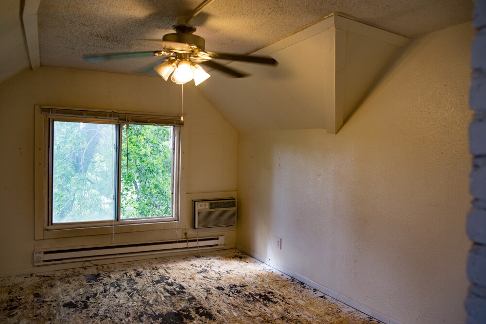 Building Photo - 958 15th Ave SE