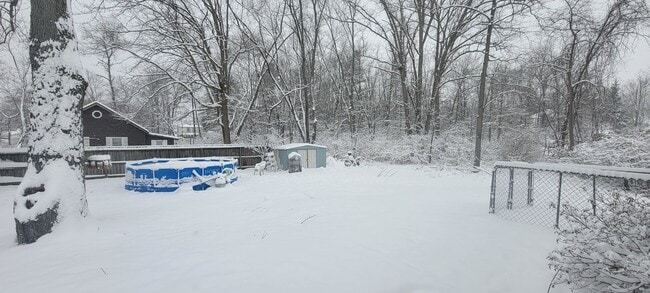 Building Photo - 4br 2b Near the Country club