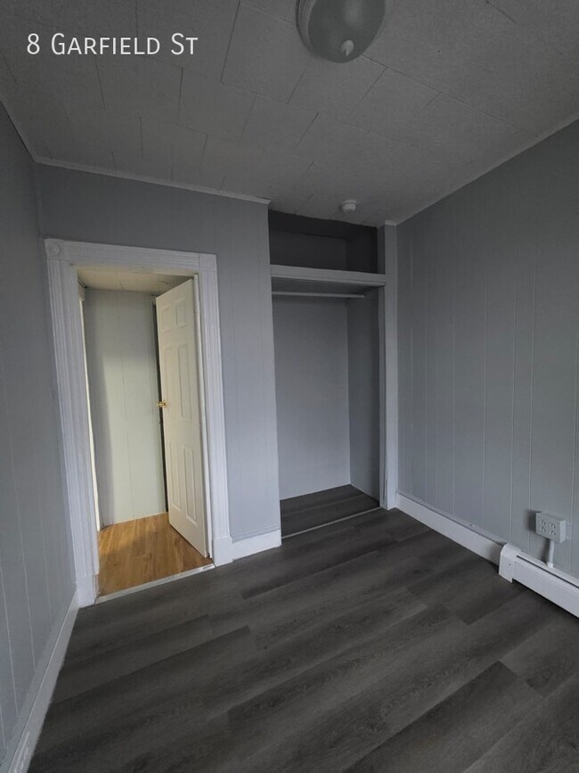 Building Photo - 8 Garfield St