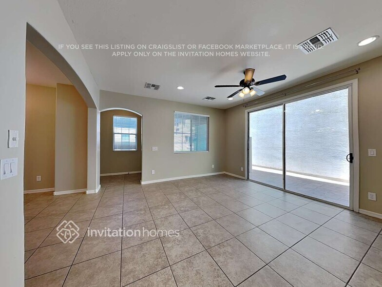 Building Photo - 832 S Henry Ln