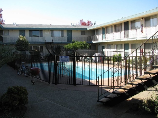 Building Photo - 1940 California St