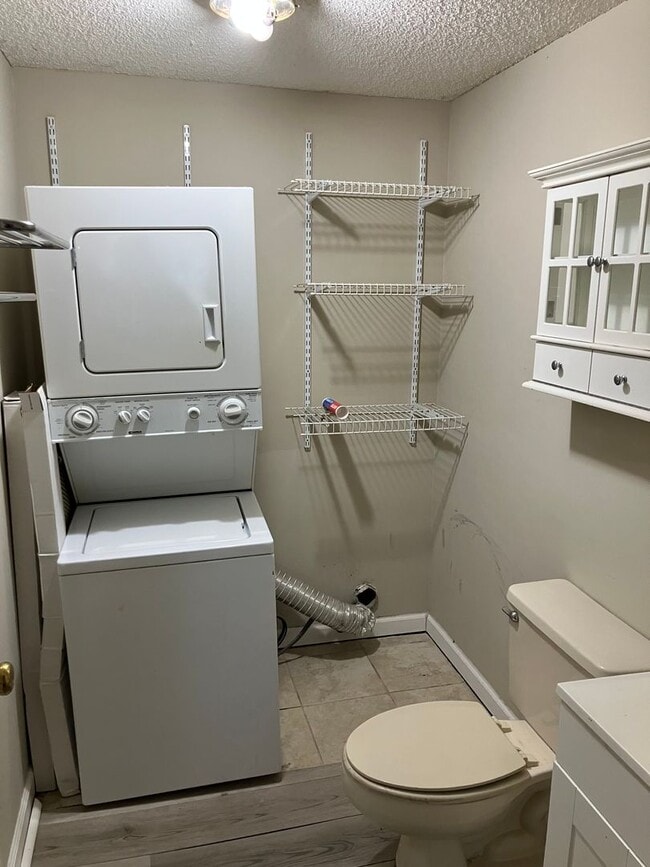 Building Photo - 623 N Gloster St