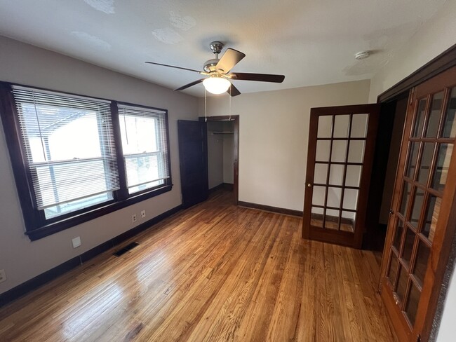 Building Photo - 4021 Porter Ave