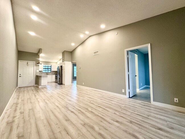 Building Photo - 2800 Palmwood Terrace