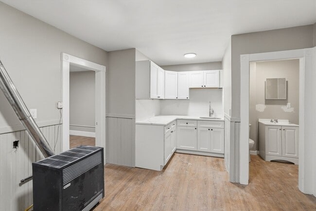 Building Photo - 44 Pratt St