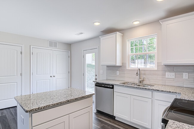 Building Photo - 3155 Misty Ridge Dr