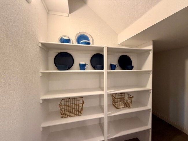Building Photo - FULLY FURNISHED 3 BED 2.5 BATH 2 CAR GARAG...