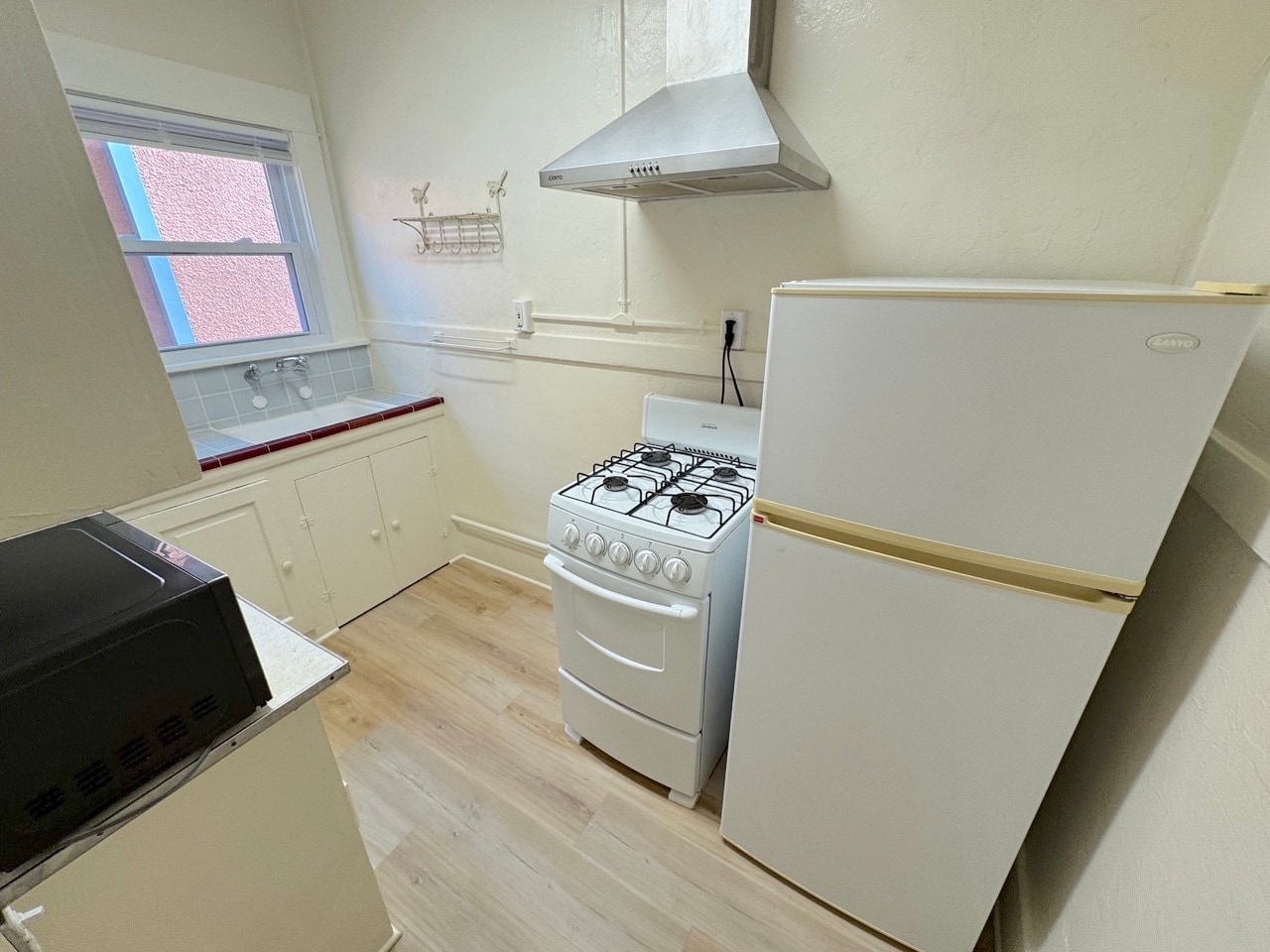 Building Photo - 40 Brooks Ave