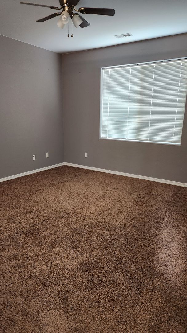 Building Photo - 3bed 2.5 bath house near Park Orchard School