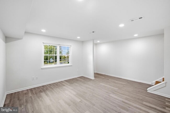 Building Photo - 1006 N York Rd