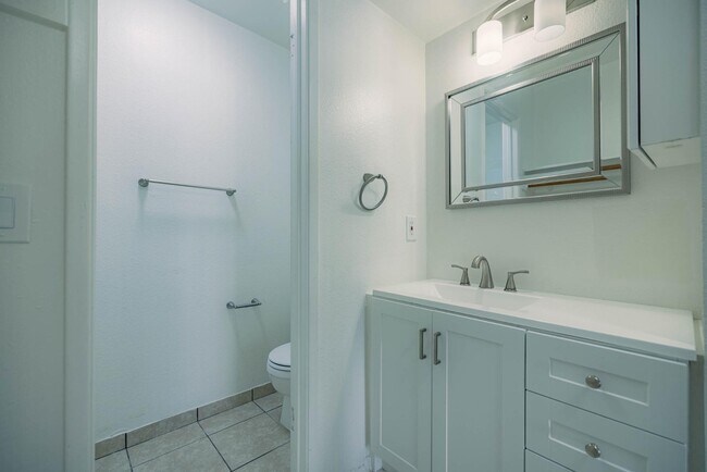 Building Photo - 1650 N 87th Terrace