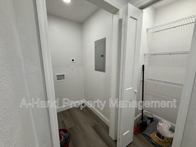 Building Photo - 15945 Villa City Rd