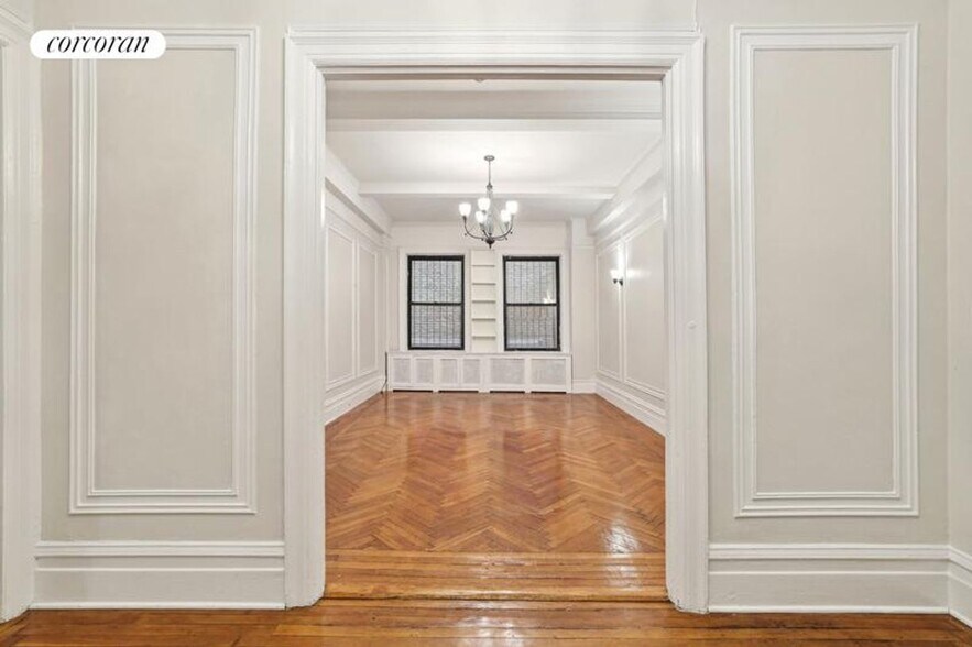 Building Photo - 215 W 90th St