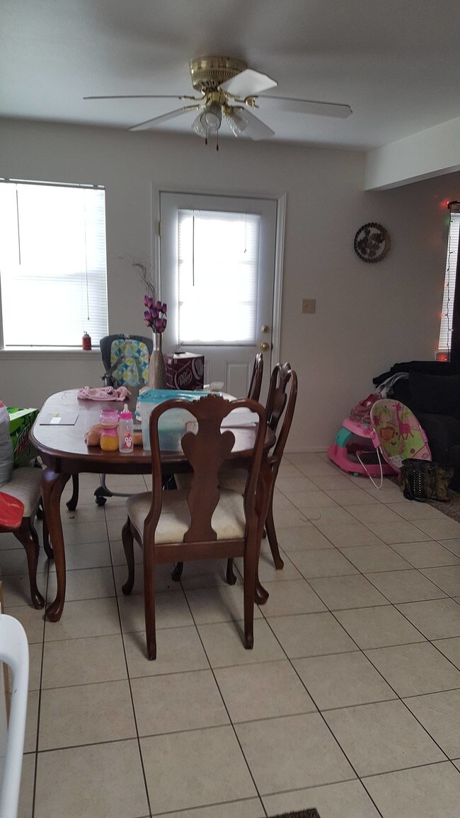 Building Photo - 2820-2813 13th Ave