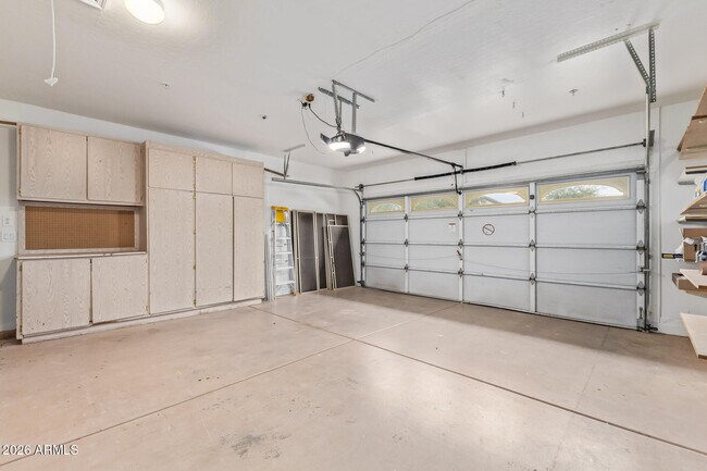 Building Photo - 10271 Jasmine Dr