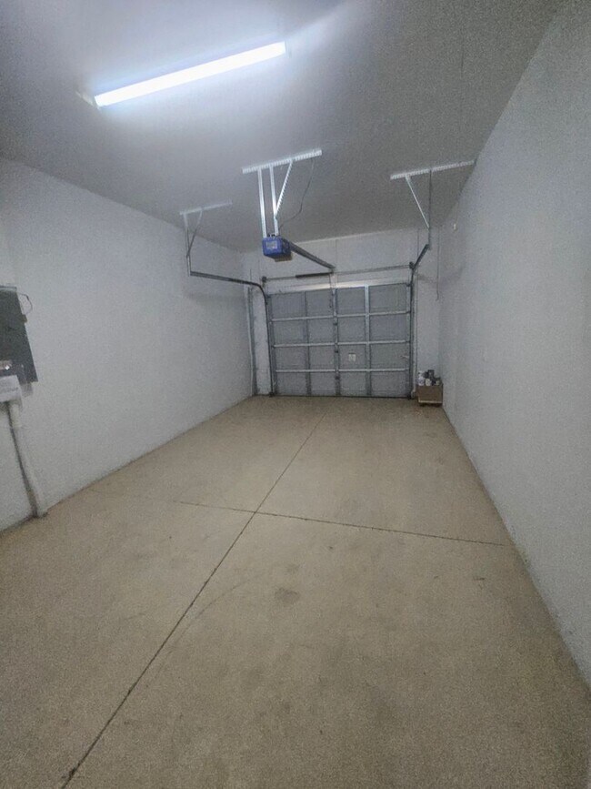 Building Photo - Rotonda Duplex