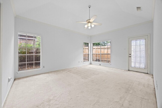 Building Photo - 4215 Valley Glade Dr
