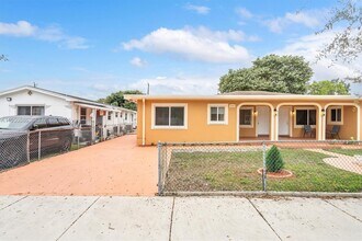 Building Photo - 934 E 22nd St