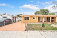 Building Photo - 934 E 22nd St