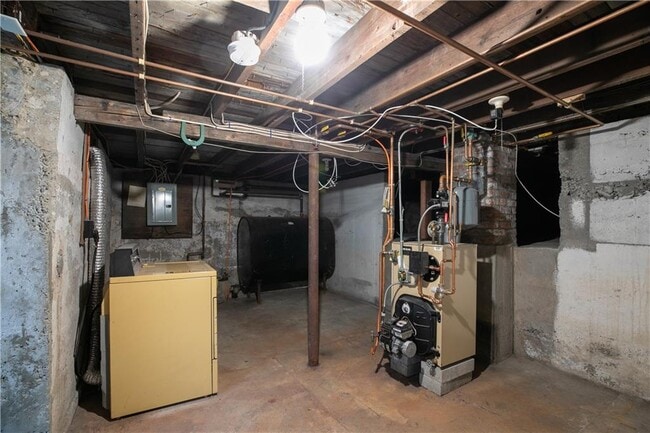 Building Photo - 44 Paquins Ln