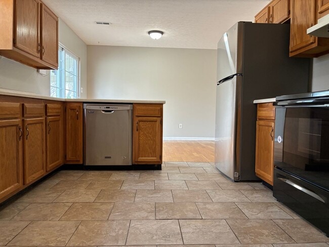 Building Photo - **NEW PRICE**   **New Paint**   **New Carpet**  Ready for YOU!!