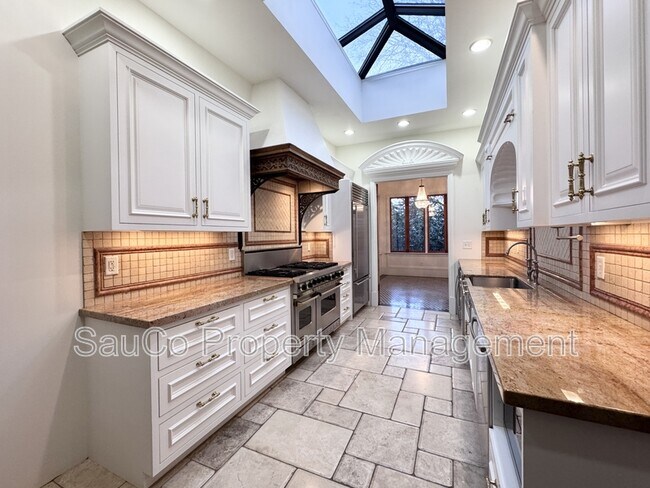 Building Photo - 1980 SW Terrace Dr