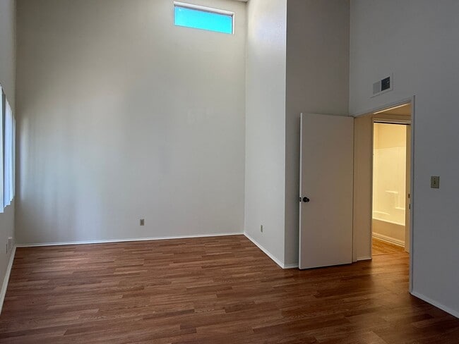 Building Photo - Bright 2 Bedroom Condo with Fireplace, Washer/Dryer, and 1/2 a mile to USD