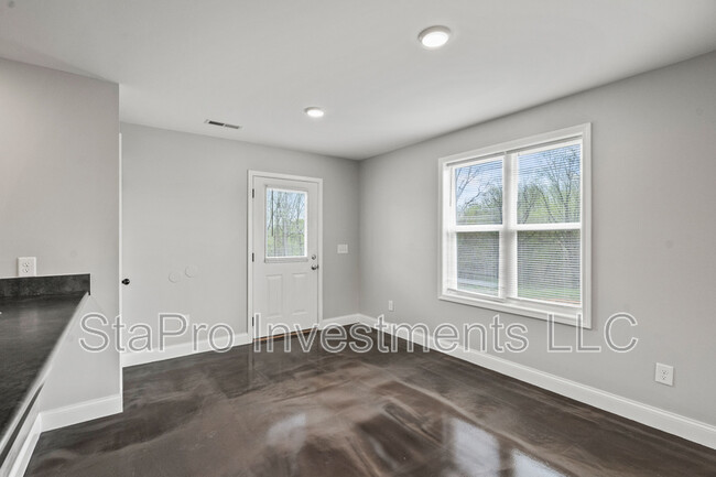 Building Photo - 71 McMurtry Rd