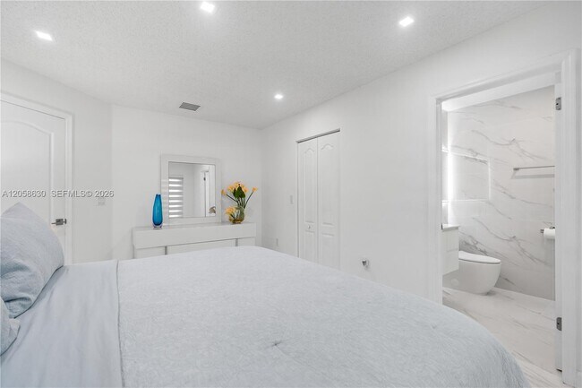 Building Photo - 8842 SW 215th Ln