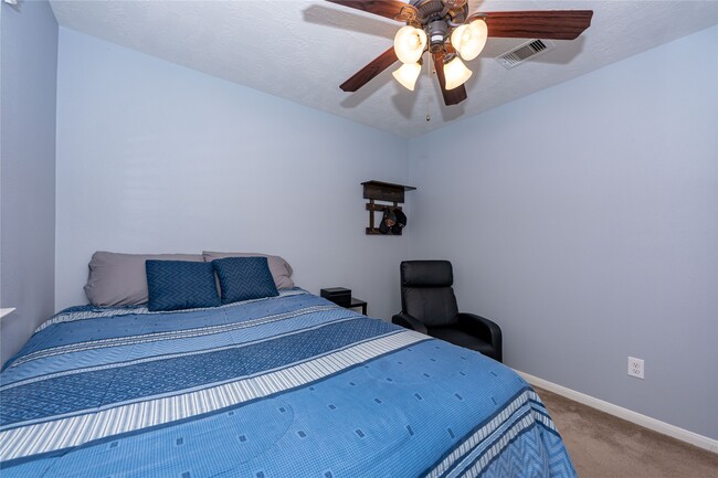 Building Photo - 10706 Plum Dale Way