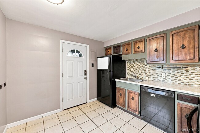 Building Photo - 4643 Patricia Dr