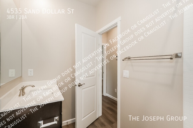 Building Photo - 4535 Sand Dollar Dr