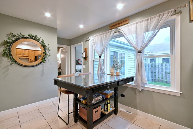 Building Photo - 2307 Edna Ave