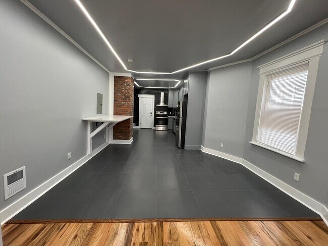 Building Photo - 423 Shelton Ave