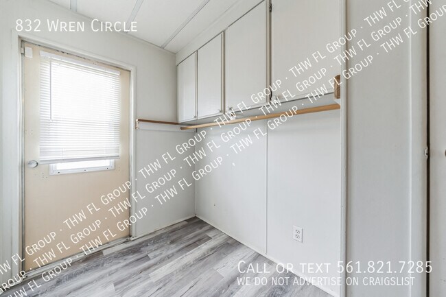 Building Photo - 832 Wren Cir