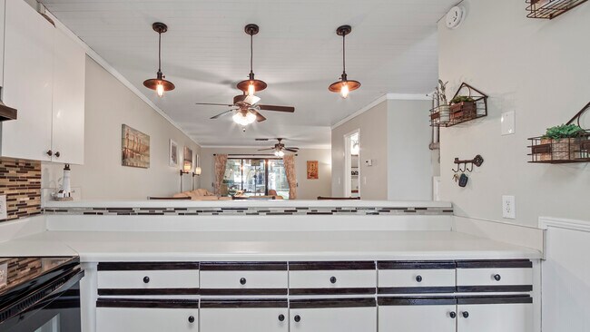Building Photo - 155 Misty Cove