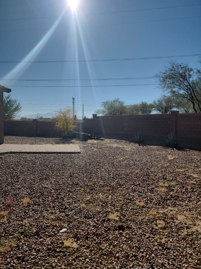 Building Photo - "Charming 3-Bedroom Oasis in Sahuarita - Spacious Living Awaits!"