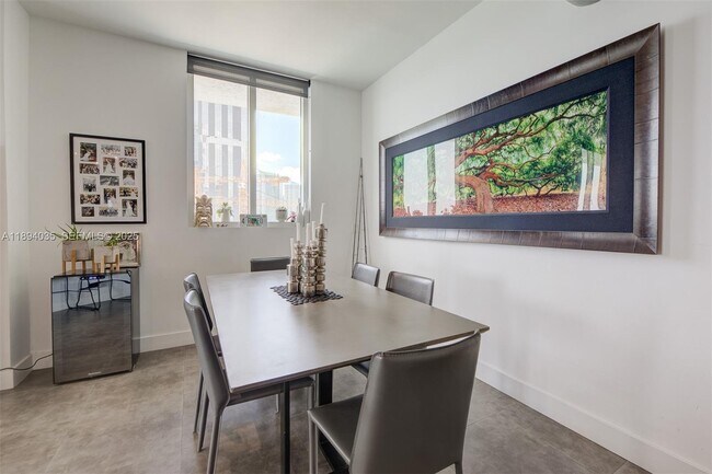 Building Photo - 700 NE 25th St