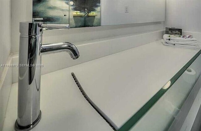 Building Photo - 1100 West Ave