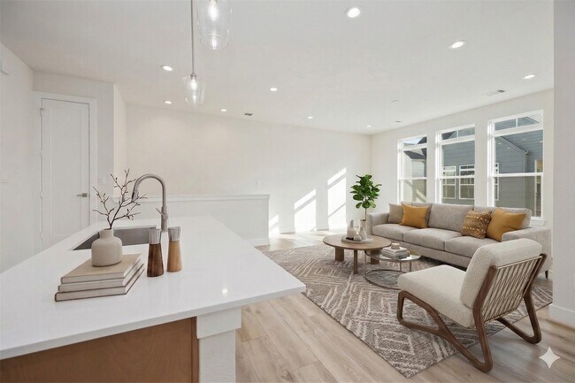 Building Photo - 6109 Campos Dr