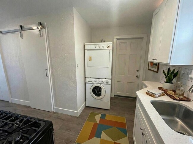 Building Photo - 3734 Burlington Ave N