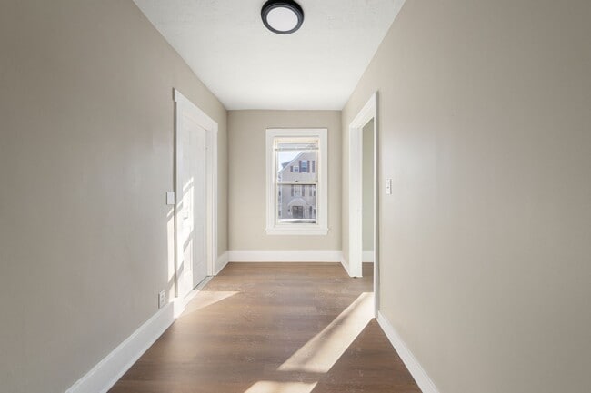 Building Photo - 22 Florence St